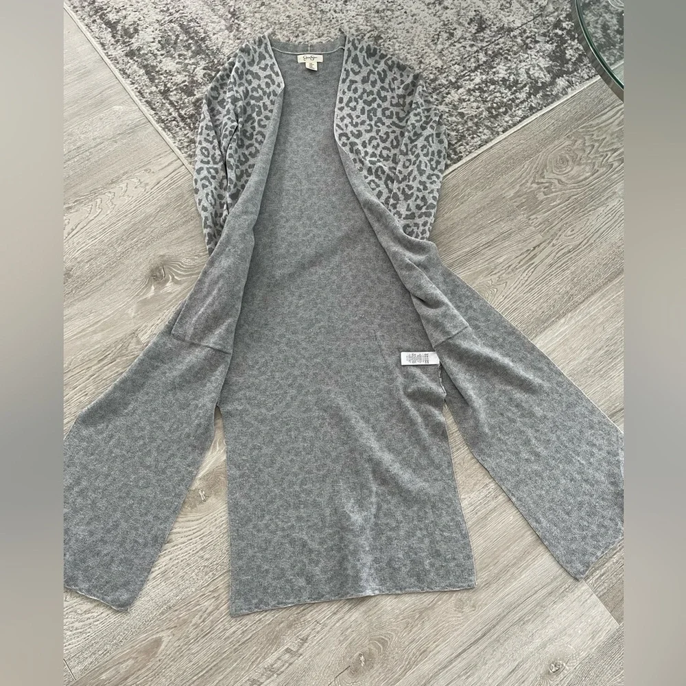 3/$50 Long leopard print cardigan with pockets! Sz xs. - Picture 4 of 4